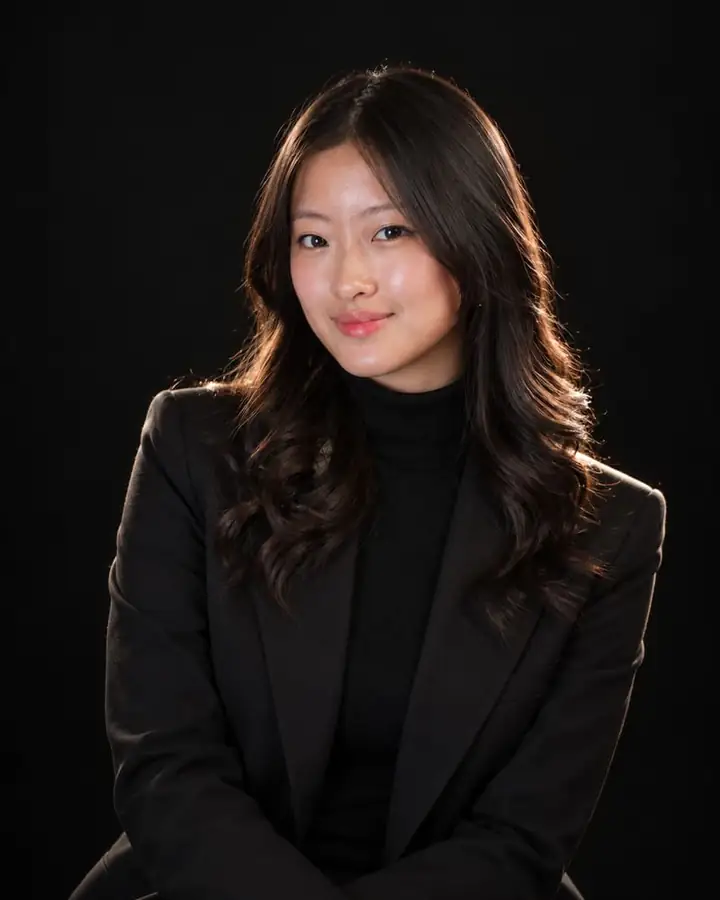 Contoh hasil potret studio sinematik gelap